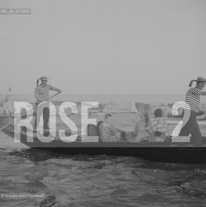CINEMA / LATTRICE SILVANA MANGANO (ITALIA) A VENEZIA IN GONDOLA / GONDOLIERI / 1971 - © ARCHIVIO Graziano Arici/Rosebud2 