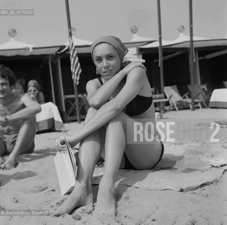CINEMA / LATTRICE CATERINE MARTIN IN SPIAGGIA / CAPANNE / MOSTRA INTERNAZIONALE DARTE CINEMATOGRAFICA, BIENNALE 1966 - © ARCHIVIO Graziano Arici/Rosebud2 