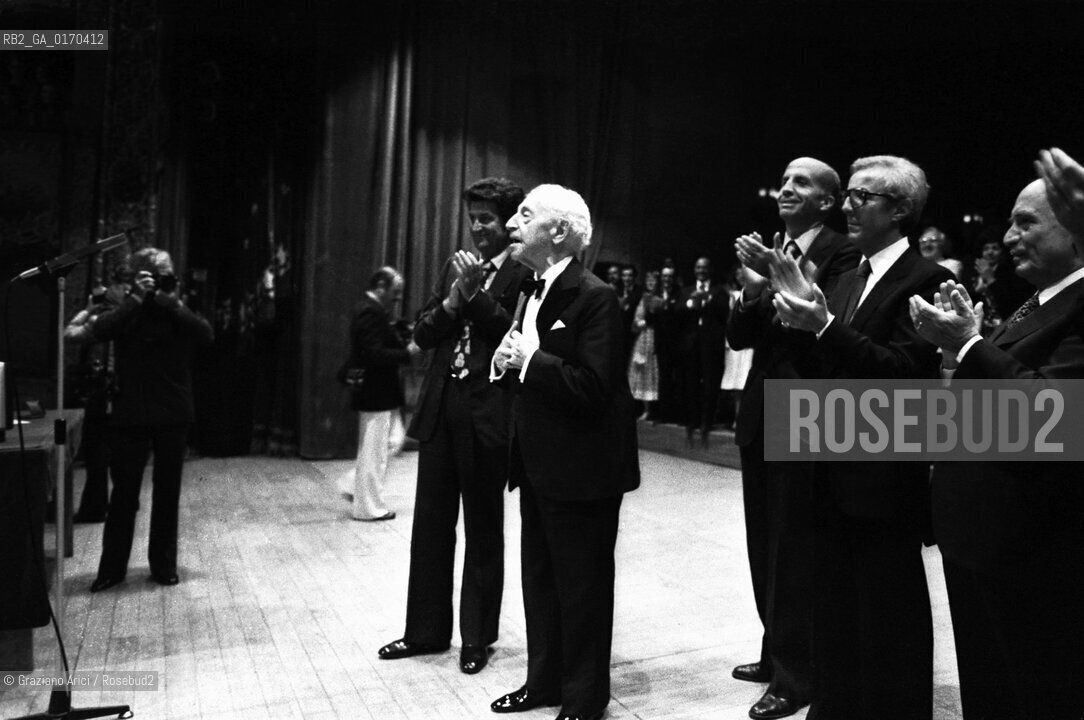 MUSICA CLASSICA / IL PIANISTA ARTHUR RUBINSTEIN (POLONIA/USA) AL TEATRO LA FENICE CON IL SINDACO DI VENEZIA MARIO RIGO PER LA PREMIAZIONE UNA VITA PER LA MUSICA / 1979 - © ARCHIVIO Graziano Arici/Rosebud2 