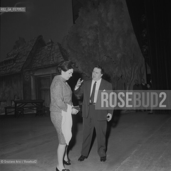 MUSICA LIRICA OPERA / IL CANTANTE TENORE FERRUCCIO TAGLIAVINI CON LA SOPRANO FIORELLA COSSOTTO (ITALIA) AL GRAN TEATRO LA FENICE /1965 - © ARCHIVIO Graziano Arici/Rosebud2 