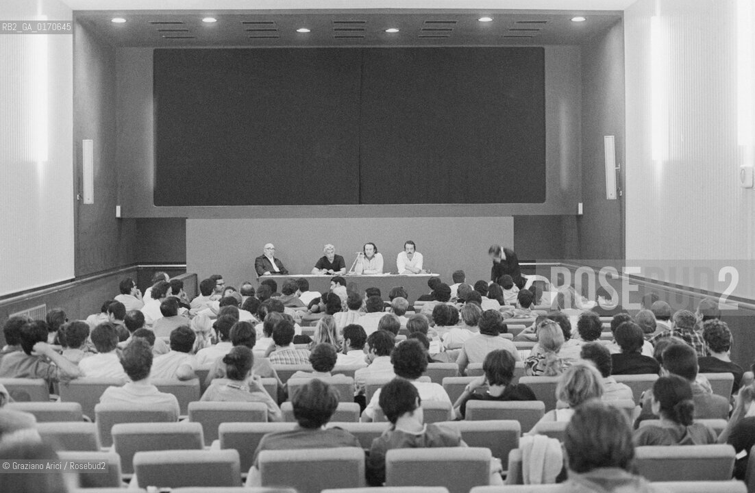 CINEMA PROTESTA CONTESTAZIONE / ASSEMBLEA DEI CONTESTATORI IN SALA VOLPI / MOSTRA INTERNAZIONALE DARTE CINEMATOGRAFICA, BIENNALE 1968 - © ARCHIVIO Graziano Arici/Rosebud2 
