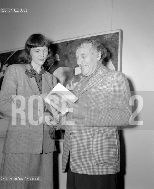 THE PAINTERS MARC CHAGALL WITH HIS WIFE VIRGINIA HAGGARD AT INTERNATIONAL ART EXPOSITION IN VENICE - 1948 © ARCHIVIO Graziano Arici/Rosebud2  / ARTE / PITTORE / XXIV BIENNALE DARTE