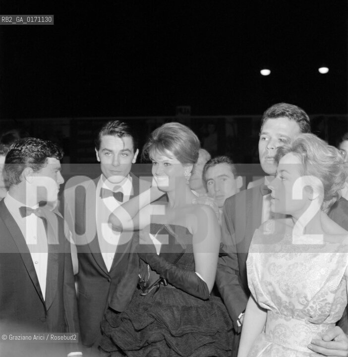 THE ACTRESS CLAUDIA CARDINALE WITH THE ACTORS ANNIE GIRARDOT, RENATO SALVATORI AND ALAIN DELON AND AT INTERNATIONAL FILM FESTIVAL IN VENICE FOR THE MOVIE ROCCO E I SUOI FRATELLI  - 1960 - © ARCHIVIO Graziano Arici/Rosebud2  / ATTORE /  MOSTRA DEL CINEMA /