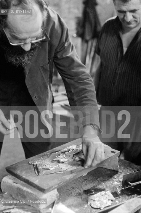 THE PAINTER EMILIO VEDOVA IN VENICE (WORKING IN MURANO GLASS FACTORY FOR THE MONTREAL EXPO) - 1966 © ARCHIVIO Graziano Arici/Rosebud2  /ARTE / PITTORE