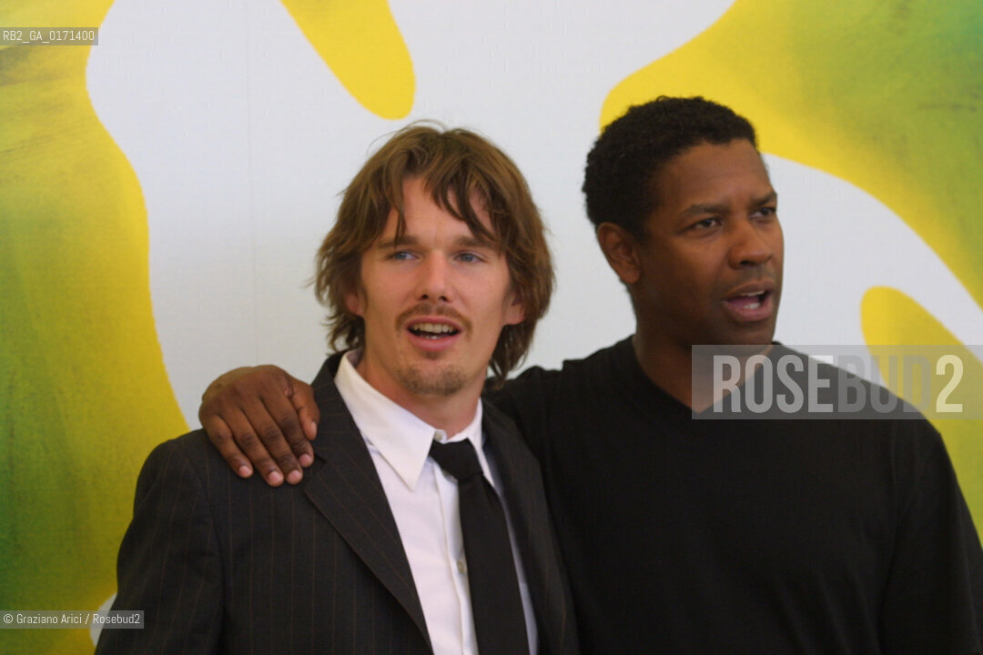 02/09 - VENICE - 58. INTERNATIONAL FILM FESTIVAL - TRAINING DAY - THE ACTOR ETHAN HAWKE AND THE ACTOR DENZEL WASHINGTON  - ©Graziano Arici/Rosebud2