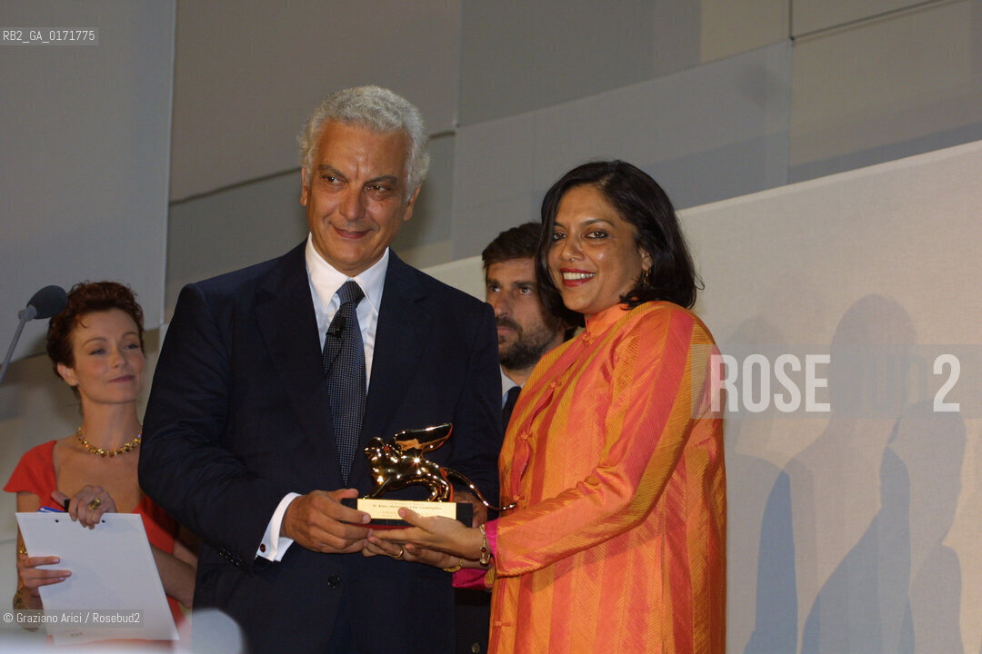 08/09 - VENICE - 58.INTERNATIONAL FILM FESTIVAL - LEONE DORO MIGLIOR FILM - MONSOON WEDDING - THE DIRECTOR MIRA NAIR WITH THE PRESIDENT OF THE BIENNALE PAOLO BARATTA- ©Graziano Arici/Rosebud2