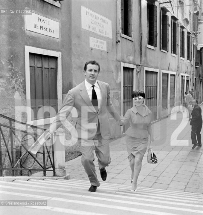 THE OPERA SINGER FRANCO CORELLI WITH HIS WIFE - VENICE - 1961 © ARCHIVIO Graziano Arici/Rosebud2  / MUSICA / CANTANTE LIRICO