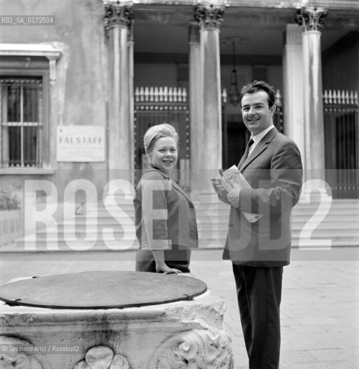 THE OPERA SINGER RENATA SCOTTO WITH HER HUSBAND THE VIOLINIST LORENZO ANSELMI IN VENICE - 1962  © ARCHIVIO Graziano Arici/Rosebud2  / MUSICA / MUSICA LIRICA / CANTANTE / VIOLINISTA