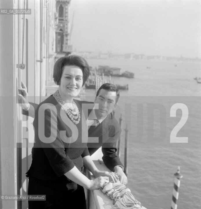 THE OPERA SINGER JOAN SUTHERLAND WITH HER HUSBAND IN VENICE - 1961  © ARCHIVIO Graziano Arici/Rosebud2  / MUSICA / MUSICA LIRICA / CANTANTE