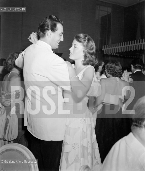 THE LAWYER MARIO VALERI MANERA WITH EDGARDA PIACENTINI, THE DAUGHTER OF BUSINESS MAN PIACENTINI AT THE INTERNATIONAL FILM FESTIVAL IN VENICE - 1949 - © ARCHIVIO Graziano Arici/Rosebud2  / VARIE / AVVOCATO / MOSTRA DEL CINEMA
