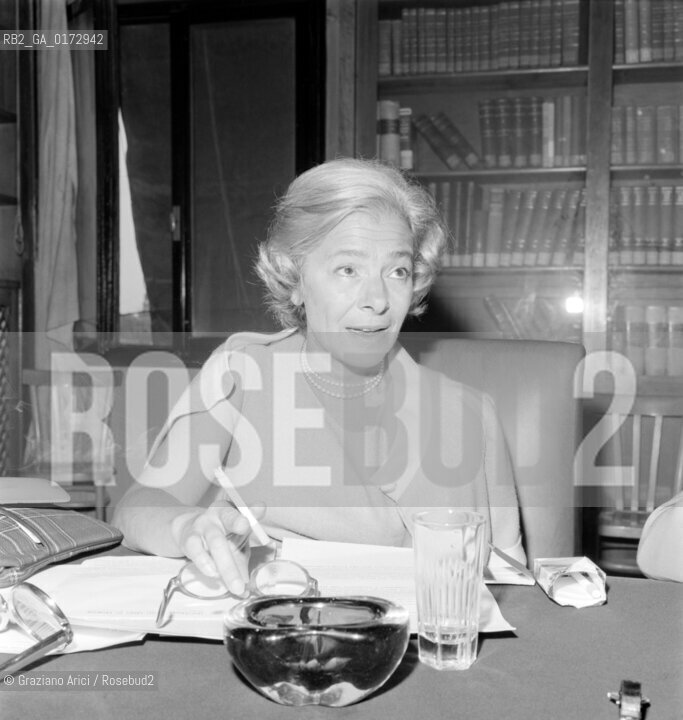THE COUNTESS MARIA TERESA FOSCARI AT THE LIBRARY MARCIANA IN VENICE - 1966 - @ ARCHIVIO Graziano Arici/Rosebud2 / NOBILE / CONTI
