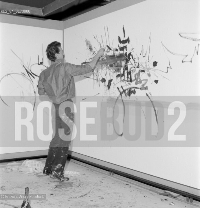 THE PAINTER GEORGES MATHIEU AT THE CAVALLINO ART GALLERY IN VENICE - 1960 © ARCHIVIO Graziano Arici/Rosebud2  / ARTE / PITTORE