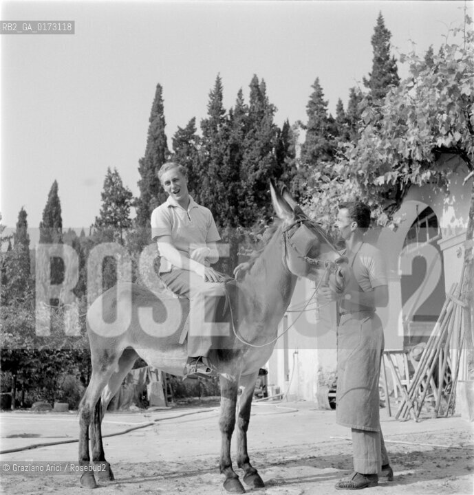 THE DUKE AMEDEO OF AOSTA AT VILLA S.DOMENICO IN FIESOLE - 1960 © ARCHIVIO Graziano Arici/Rosebud2  / NOBILTA / DUCA / CAVALLO