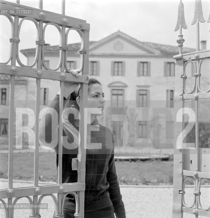 THE PRINCESS IRA FURSTENBERG AT HOME (MAROCCO- VENICE) - 1965 © ARCHIVIO Graziano Arici/Rosebud2  / NOBILE / PRINCIPESSA