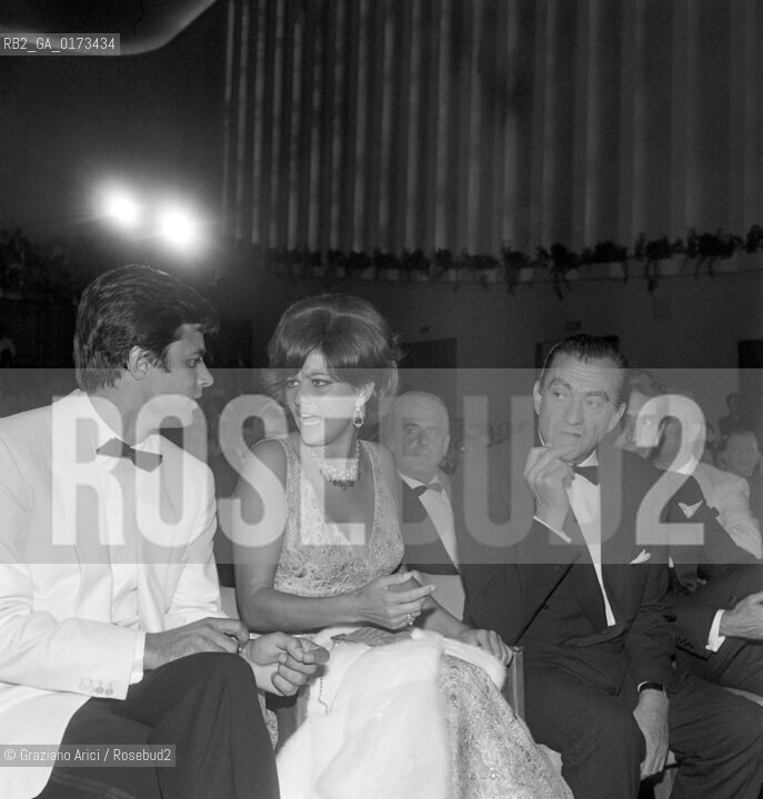 THE ACTRESS CLAUDIA CARDINALE WITH THE DIRECTOR LUCHINO VISCONTI AND THE ACTOR JEAN SOREL AT THE INTERNATIONAL FILM FESTIVAL IN VENICE LIDO - 1965 - © ARCHIVIO Graziano Arici/Rosebud2  / ATTRICE / MOSTRA DEL CINEMA / CINEMA / ATTORE / REGISTA