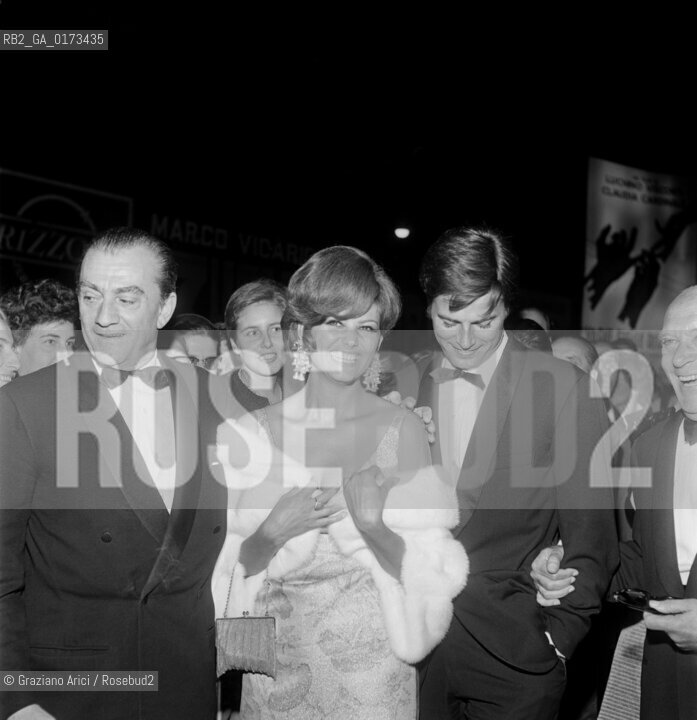 THE ACTRESS CLAUDIA CARDINALE WITH THE DIRECTOR LUCHINO VISCONTI AND THE ACTORS JEAN SOREL AND RENZO RICCI AT THE INTERNATIONAL FILM FESTIVAL IN VENICE LIDO - 1965 - © ARCHIVIO Graziano Arici/Rosebud2  / ATTRICE / MOSTRA DEL CINEMA / CINEMA / ATTORE / REGISTA