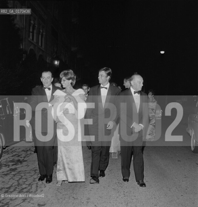 THE ACTRESS CLAUDIA CARDINALE WITH THE DIRECTOR LUCHINO VISCONTI AND THE ACTORS JEAN SOREL AND RENZO RICCI AT THE INTERNATIONAL FILM FESTIVAL IN VENICE LIDO - 1965 - © ARCHIVIO Graziano Arici/Rosebud2  / ATTRICE / MOSTRA DEL CINEMA / CINEMA / ATTORE / REGISTA