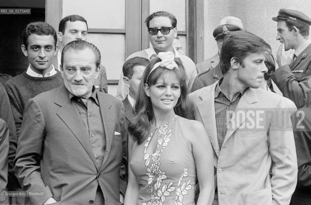 THE ACTRESS CLAUDIA CARDINALE WITH THE DIRECTOR LUCHINO VISCONTI AND THE ACTOR JEAN SOREL AT THE INTERNATIONAL FILM FESTIVAL IN VENICE LIDO - 1965 - © ARCHIVIO Graziano Arici/Rosebud2  / ATTRICE / MOSTRA DEL CINEMA / CINEMA / ATTORE / REGISTA