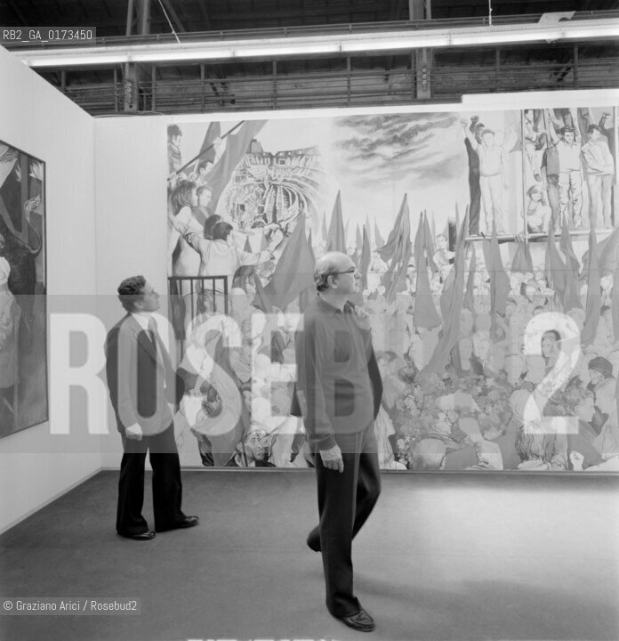 THE PARTY SECRETARY BETTINO CRAXI WITH THE COUNT CARLO RIPA DI MEANA AT THE BIENNALE OF ART IN VENICE - 1976 © ARCHIVIO Graziano Arici/Rosebud2  / POLITICA / SEGRETARIO / PARTITO SOCIALISTA / CONTE / BIENNALE DARTE