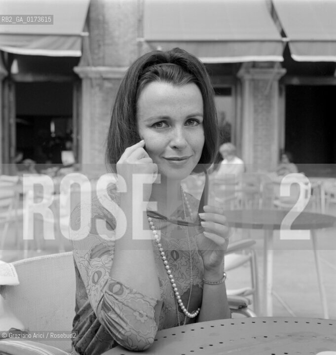 THE ACTRESS CLAIRE BLOOM AT VENICE LIDO - 196?- © ARCHIVIO Graziano Arici/Rosebud2  / CINEMA / ATTRICE