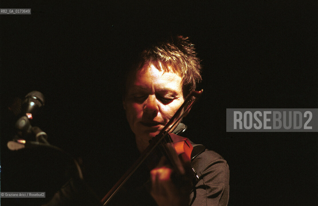 LA COMPOSITRICE COMPOSITRICE CONTEMPORANEA CANTANTE VIOLINISTA LAURIE ANDERSON - VENEZIA - 2001 @ Graziano Arici/Rosebud2 