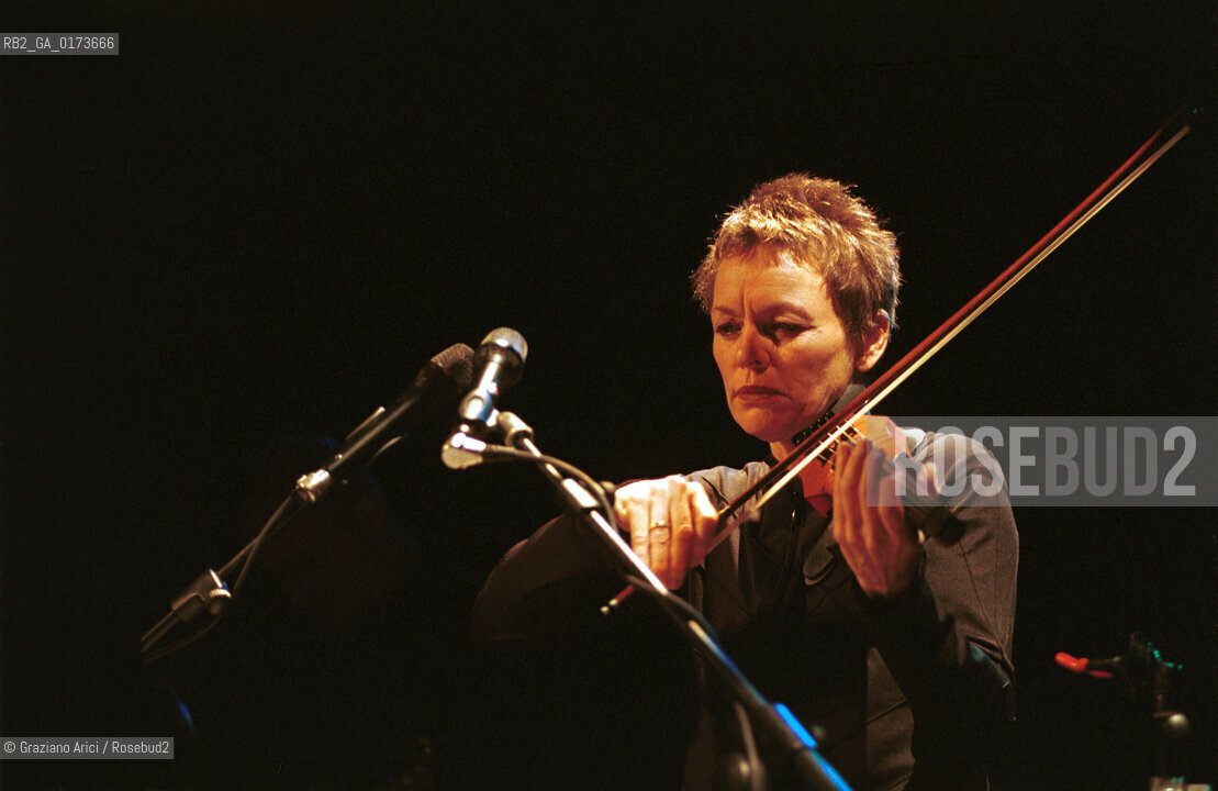LA COMPOSITRICE COMPOSITRICE CONTEMPORANEA CANTANTE VIOLINISTA LAURIE ANDERSON - VENEZIA - 2001 @ Graziano Arici/Rosebud2