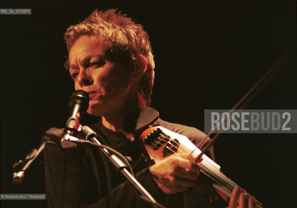 LA COMPOSITRICE COMPOSITRICE CONTEMPORANEA CANTANTE VIOLINISTA LAURIE ANDERSON - VENEZIA - 2001 @ Graziano Arici/Rosebud2