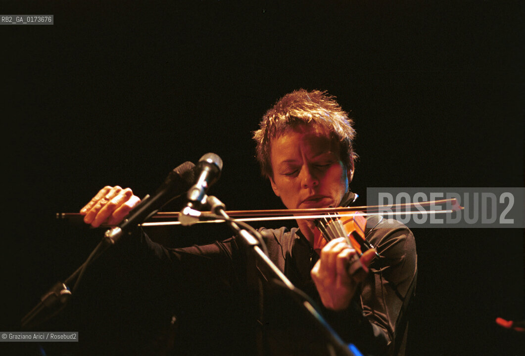 LA COMPOSITRICE COMPOSITRICE CONTEMPORANEA CANTANTE VIOLINISTA LAURIE ANDERSON - VENEZIA - 2001 @ Graziano Arici/Rosebud2