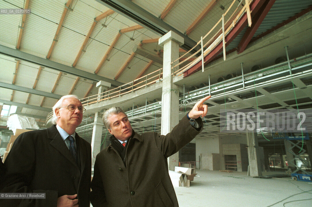 IL SINDACO DI VENEZIA PAOLO COSTA IN VISITA CON  LING, PAOLO SIMIONI AL NUOVO AEREOPORTO - VENEZIA 2001 ©Graziano Arici/Rosebud2
