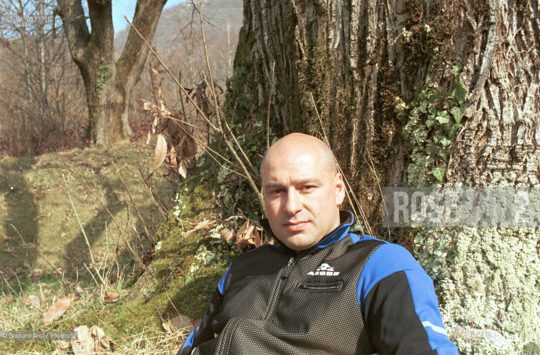 IL CRITICO DARTE MARCO GOLDIN IN BICICLETTA NELLA CAMPAGNA DI CISON - ©Graziano Arici/Rosebud2