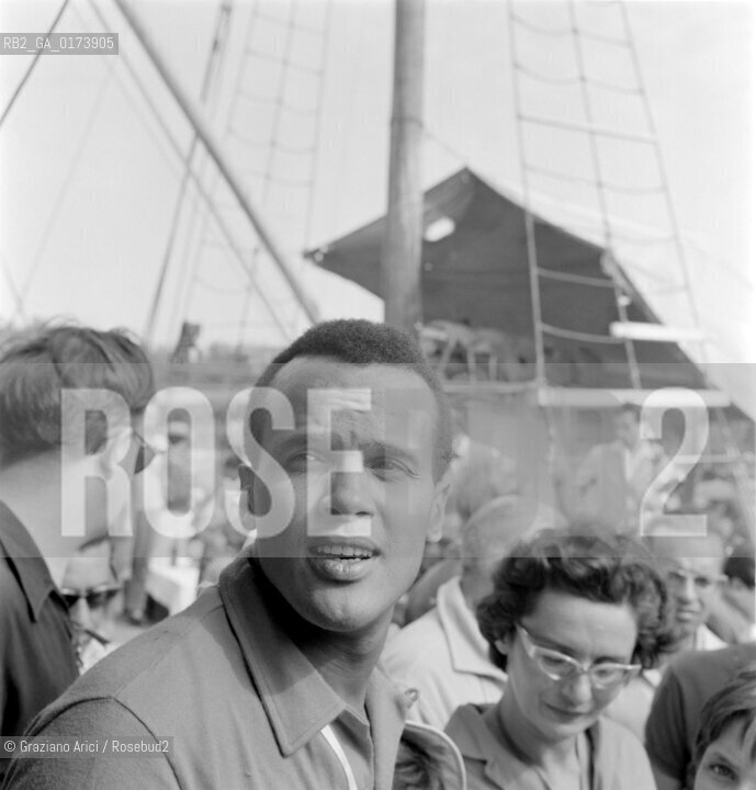 THE POP SINGER HARRY BELAFONTE  IN VENICE LIDO - 1958 © ARCHIVIO Graziano Arici/Rosebud2  / MUSICA POP ROCK JAZZ / CANTANTE