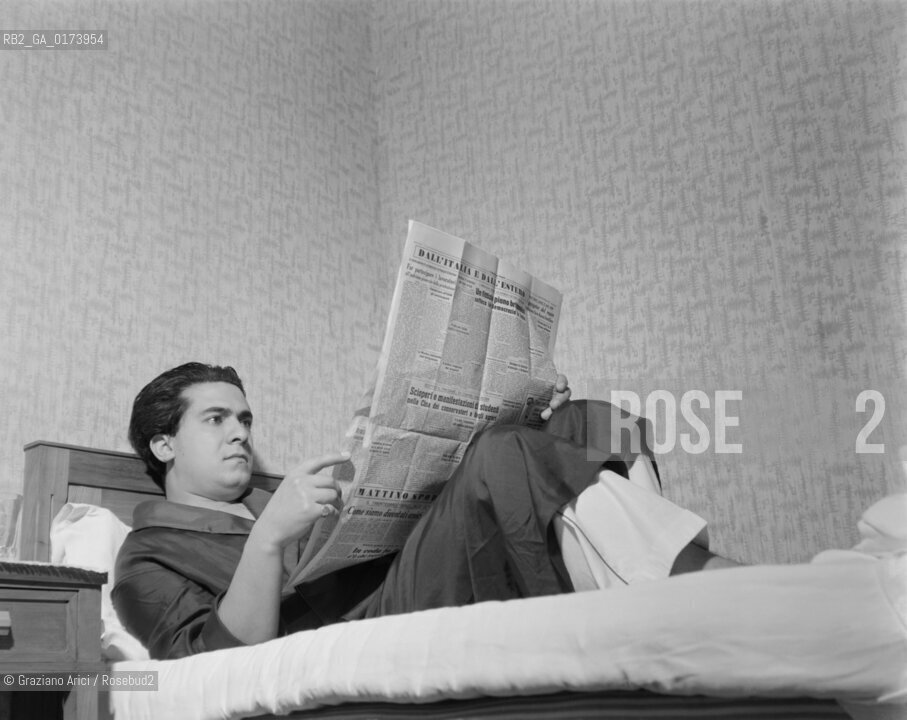 THE OPERA SINGER GIUSEPPE DI STEFANO - VENICE - 1948 © ARCHIVIO Graziano Arici/Rosebud2  / MUSICA / OPERA LIRICA / CANTANTE LIRICO