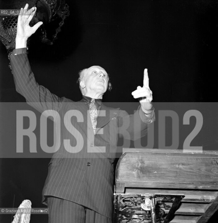 THE CONDUCTOR AND COMPOSER LEOPOLD STOKOWSKI IN SAINT MARK CHURCH IN VENICE - 1954 © ARCHIVIO Graziano Arici/Rosebud2  / MUSICA / MUSICA CLASSICA / DIRETTORE DORCHESTRA / COMPOSITORE / SAN MARCO / CHIESA / CONCERTO