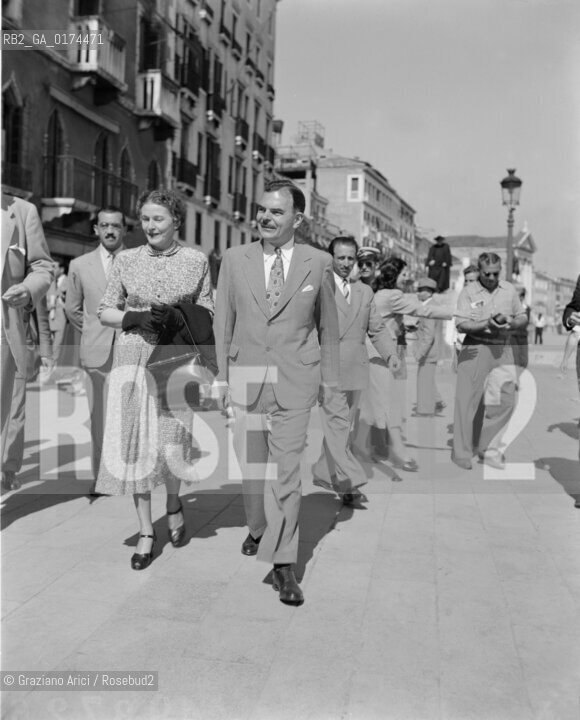 THE GOVERNOR OF NEW YORK THOMAS E. DEWEY WITH HIS WIFE FRANCES IN VENICE -1949 - © ARCHIVIO Graziano Arici/Rosebud2  / POLITICA / GOVERNATORE