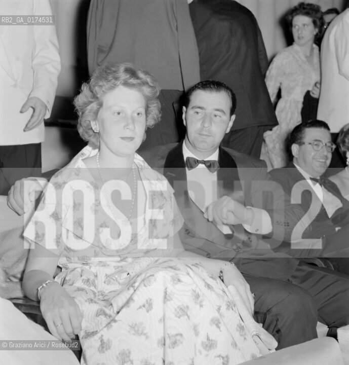 THE COUNT MARZOTTO GIANNINO WITH HIS WIFE AT VENICE LIDO - 1958 - © ARCHIVIO Graziano Arici/Rosebud2  / NOBILI / CONTE