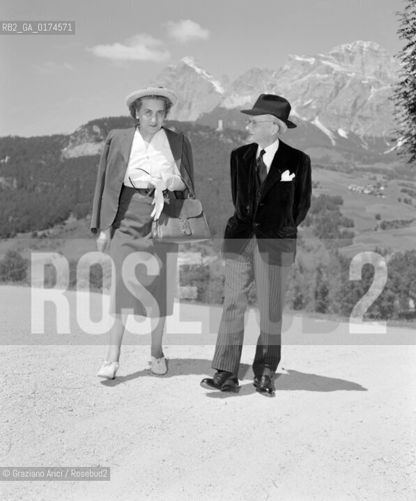 THE COMPOSER ILDEBRANDO PIZZETTI WITH HIS WIFE - CORTINA - 1947 - © ARCHIVIO Graziano Arici/Rosebud2  / MUSICA / MUSICA CONTEMPORANEA / COMPOSITORE