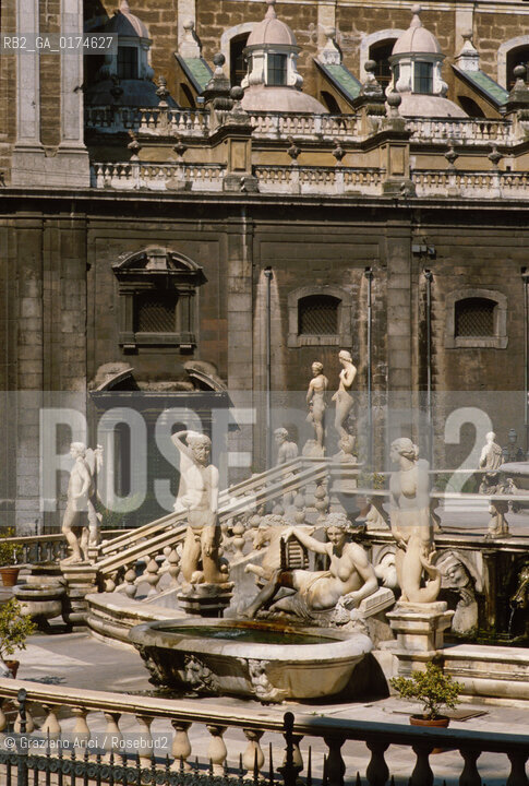SICILIA  , PALERMO. : PIAZZA PRETORIA  E FONTANA - © 2002 Graziano Arici/Rosebud2 / GEO /