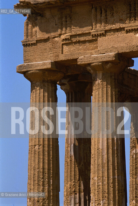 SICILIA  , AGRIGENTO . : TEMPIO DELLA CONCORDIA  - © 2002 Graziano Arici/Rosebud2 / GEO / ARCHITETTURA / DORICO / COLONNE / ARCHEO