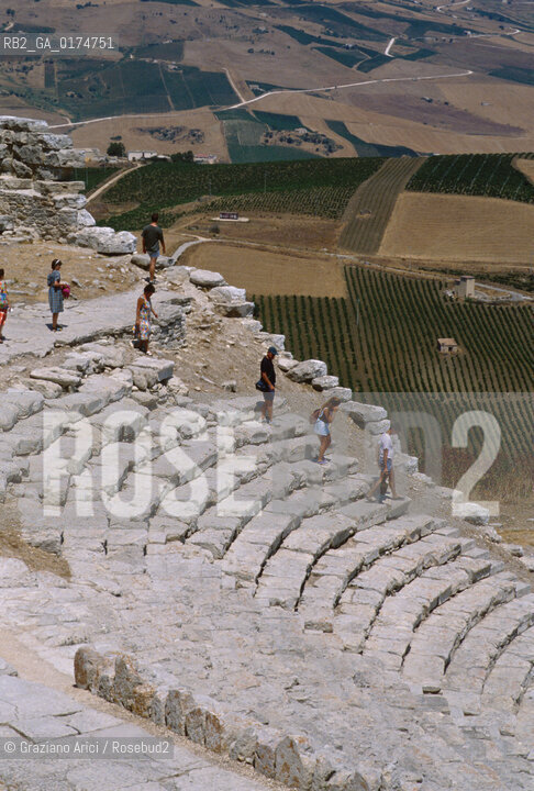 SICILIA  , (TRAPANI)  CALATAFIMI : IL TEATRO DI SEGESTA   - © 2002 Graziano Arici/Rosebud2 / GEO / ARCHEO /  ARCHITETTURA