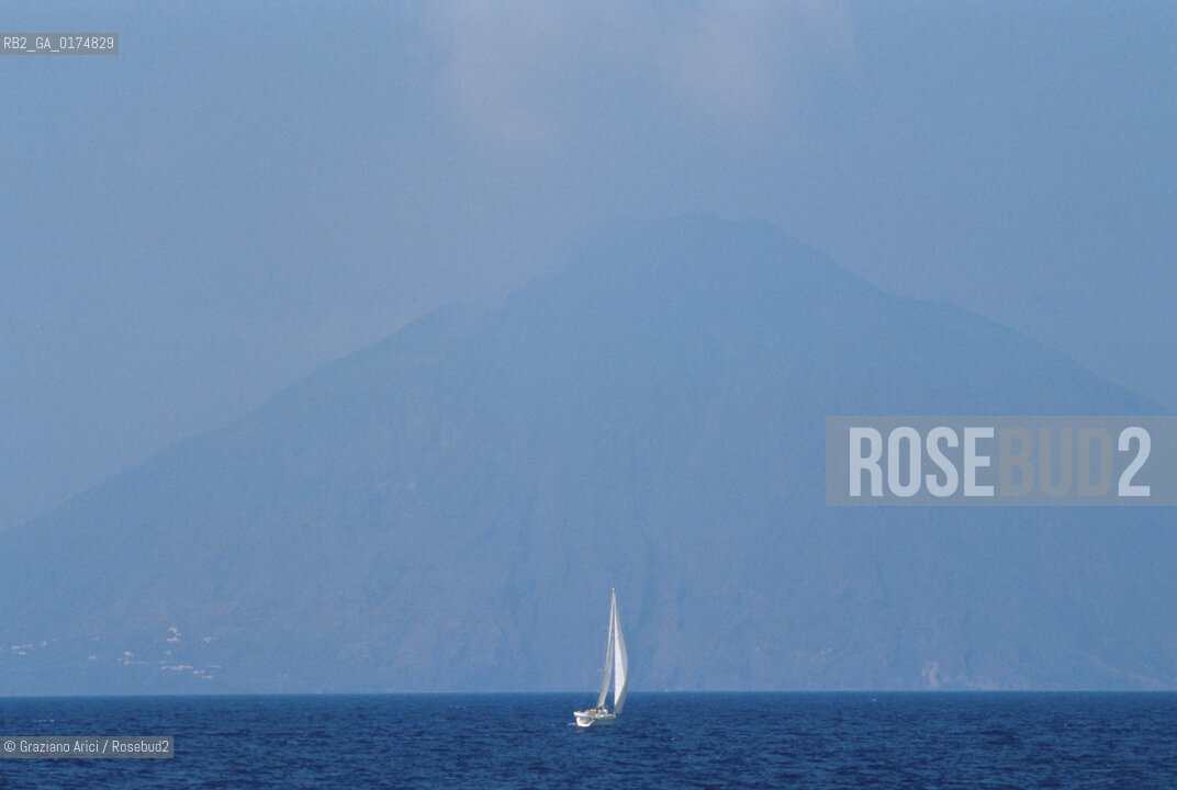 SICILIA  , ( ARCIPELAGO DELLE ISOLE EOLIE) ISOLA DI STROMBOLI   - © 2002 Graziano Arici/Rosebud2 / GEO / MARE