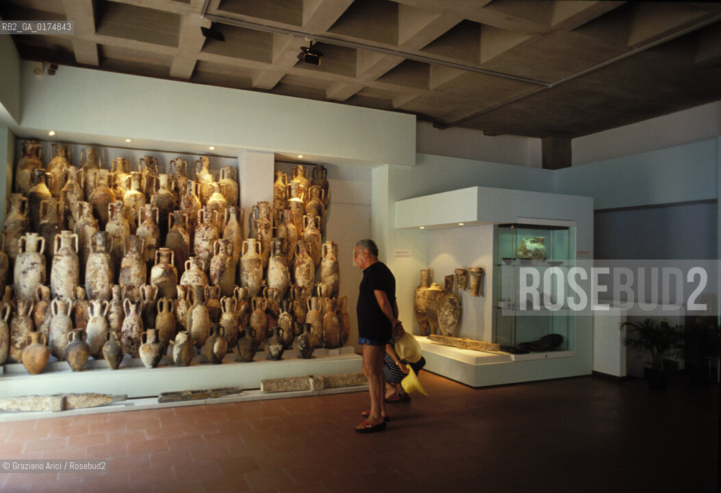 SICILIA  , ( ARCIPELAGO DELLE ISOLE EOLIE) ISOLA DI LIPARI : MUSEO ARCHEOLOGICO  - © 2002 Graziano Arici/Rosebud2 / GEO / MARE