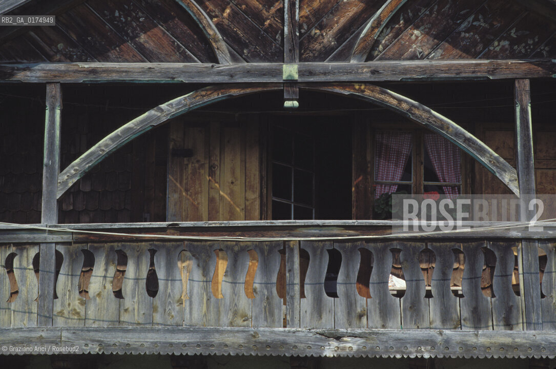 ALTO ADIGE (SUDTIROL), BOLZANO, VAL PASSIRIA  - © 2002 Graziano Arici/Rosebud2 / GEO / CASA / LEGNO