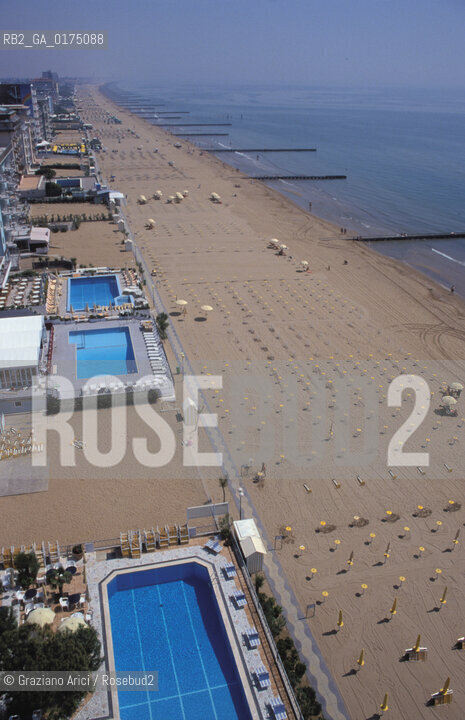 VENETO, SPIAGGIA DI JESOLO (VENEZIA) :  -  © 2002 Graziano Arici/Rosebud2 / GEO / MARE