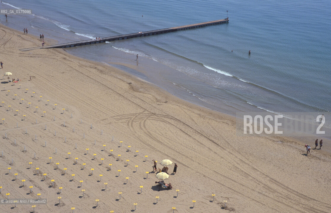 VENETO, SPIAGGIA DI JESOLO (VENEZIA) :  -  © 2002 Graziano Arici/Rosebud2 / GEO / MARE