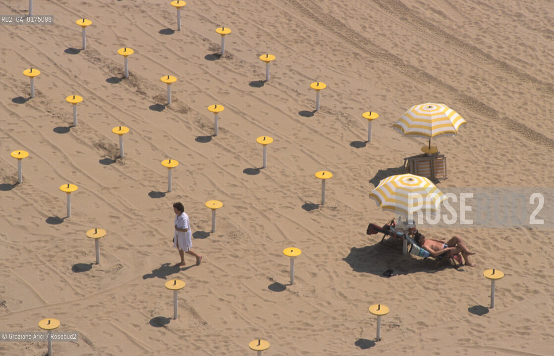 VENETO, SPIAGGIA DI JESOLO (VENEZIA) :  -  © 2002 Graziano Arici/Rosebud2 / GEO / MARE