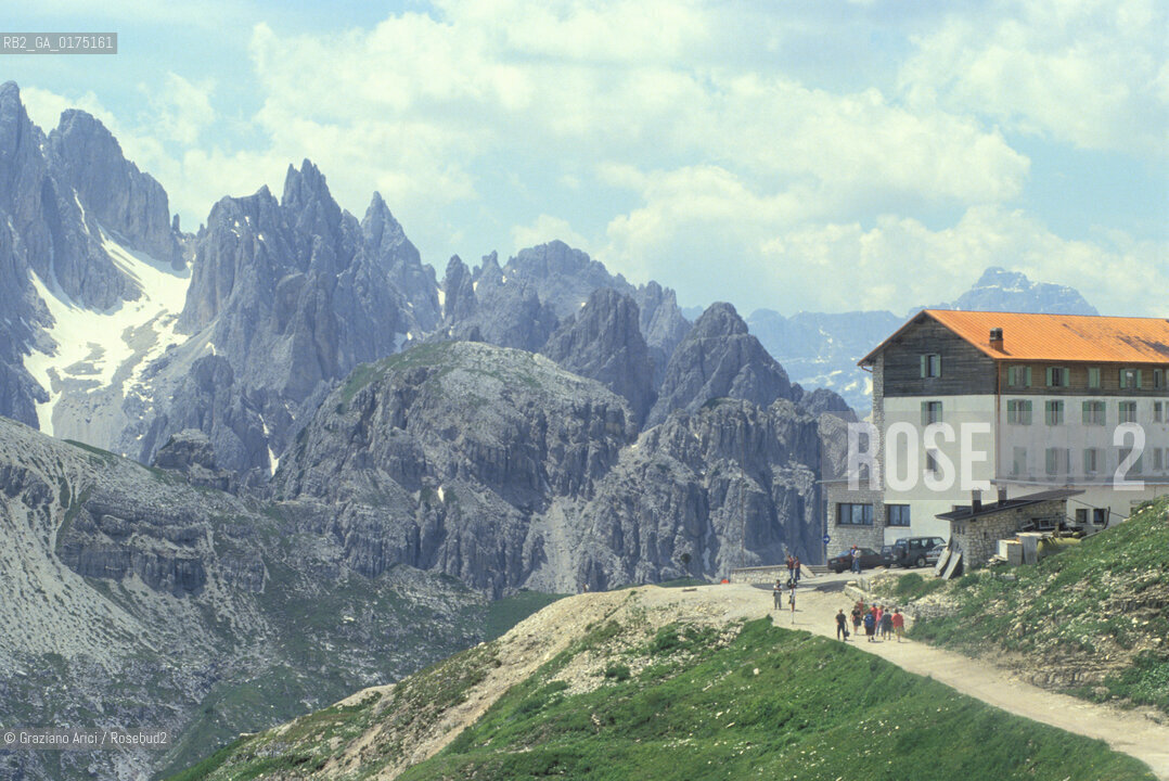 VENETO,SENTIERO PER LE  TRE CIME DI LAVAREDO   (BELLUNO)  -  © 2002 Graziano Arici/Rosebud2 / GEO / MONTAGNA