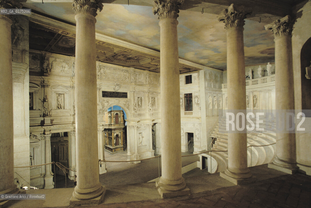 VENETO, VICENZA :TEATRO OLIMPICO   -  © 2002 Graziano Arici/Rosebud2 / GEO / PALLADIO / SCAMOZZI / ARCHITETTURA