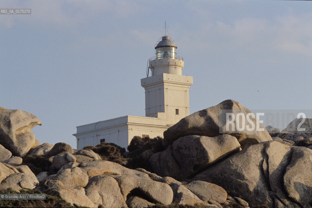 SARDEGNA, S.TERESA DI GALLURA (SASSARI): IL FARO A CAPO TESTA  ©Graziano Arici/Rosebud2 / GEO / MARE / ROCCIA