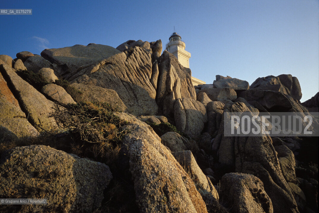 SARDEGNA, S.TERESA DI GALLURA (SASSARI): IL FARO A CAPO TESTA  ©Graziano Arici/Rosebud2 / GEO / MARE / ROCCIA