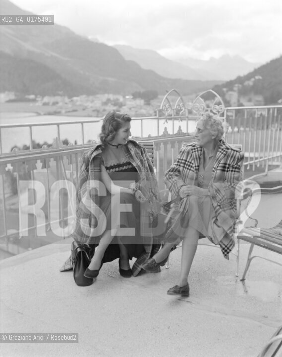 MARIA LUISA MORALES WITH JULIA DE CULMELL - SAINT MORITZ - 1949 - © ARCHIVIO Graziano Arici/Rosebud2  / VARIE